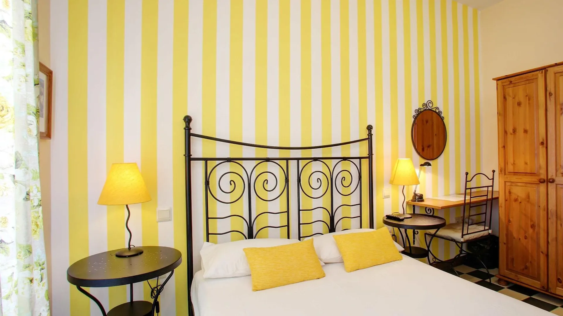 Πανσιόν Malaga Lodge Guesthouse